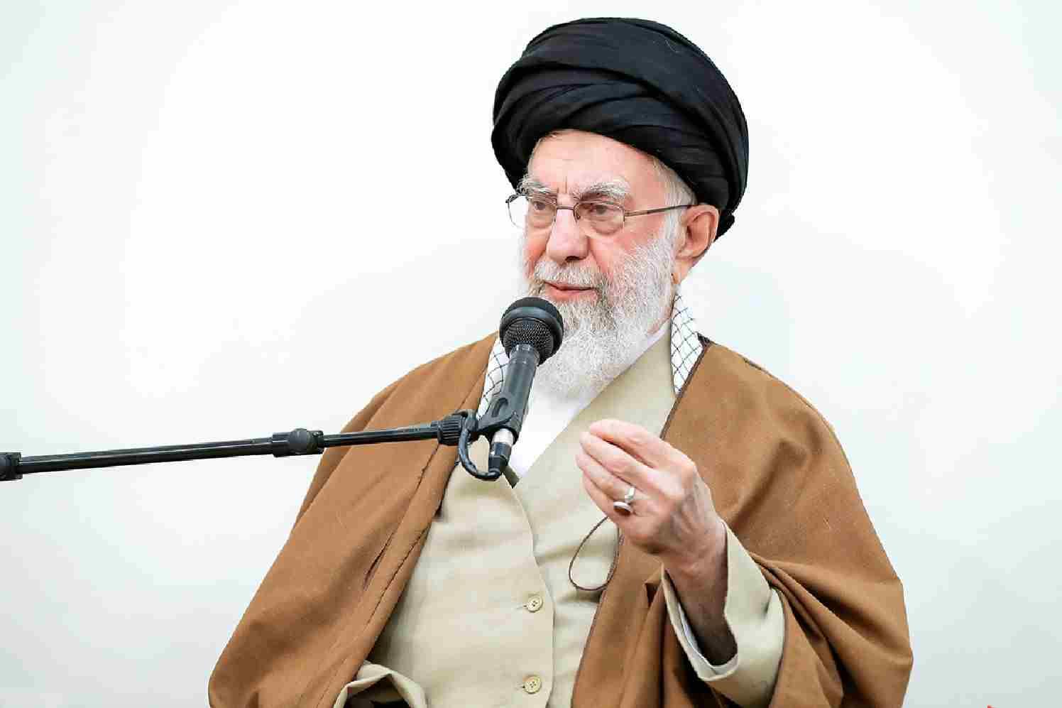  تحلیل ایران -دیدار کارگزاران حج و جمعی از زائران بیت‌الله‌الحرام با رهبر انقلاب