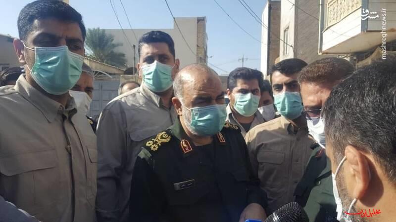  تحلیل ایران -تصاویری از حضور شهید سلامی در مناطق سیل‌زده زاج و داربست